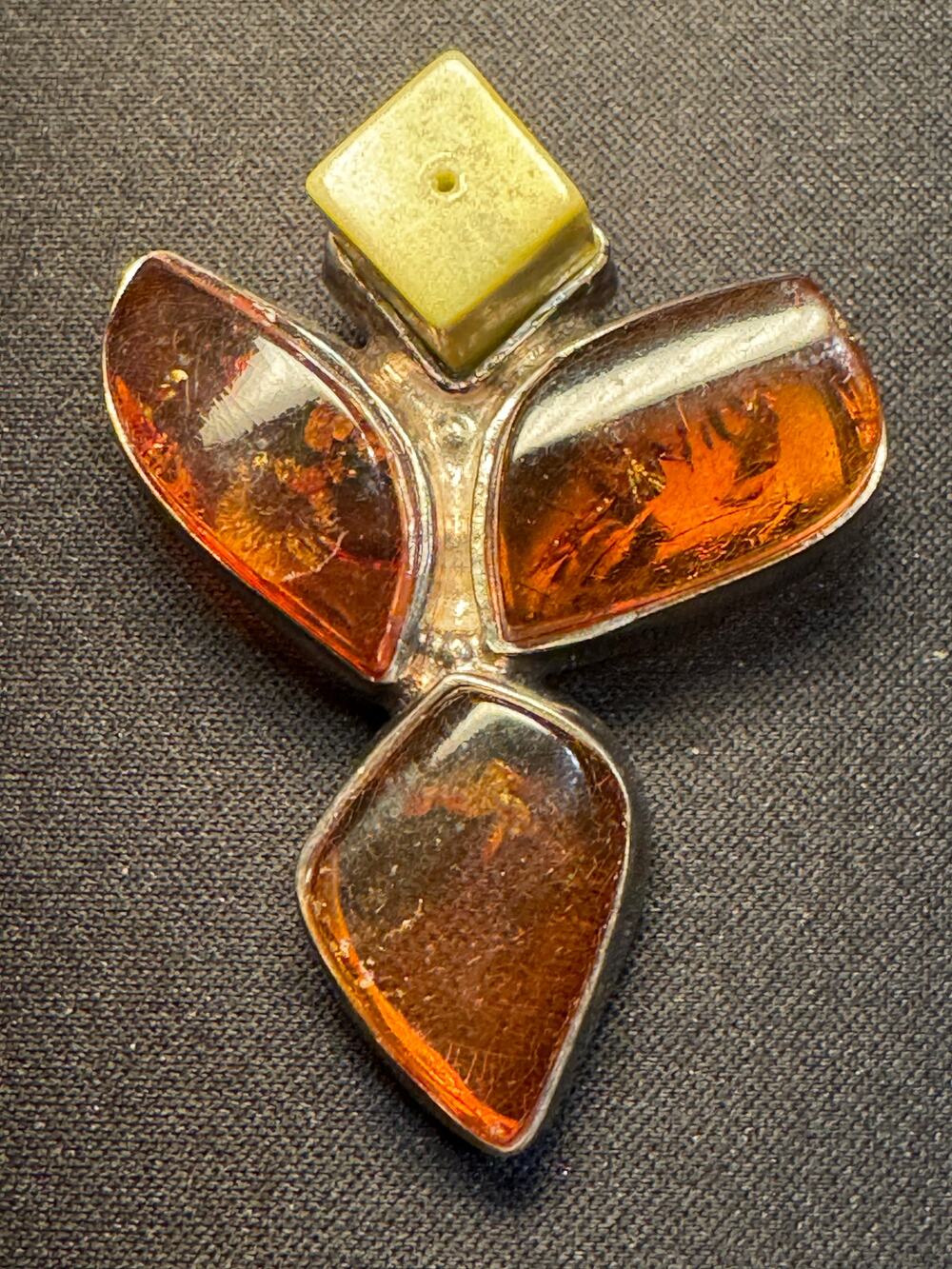 925 Silver Baltic 3 Stone Pendant Asymetric Shape